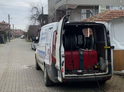 http://7/24%20acil%20su%20tesisatçısı%20ekiplerinin%20gece%20saatlerinde%20meydana%20gelen%20şebeke%20borusu%20patlamasını%20kırmadan%20dökmeden%20dijital%20akustik%20frekans%20algılayıcı%20cihazla%20noktasal%20olarak%20tespit%20etme%20anı.